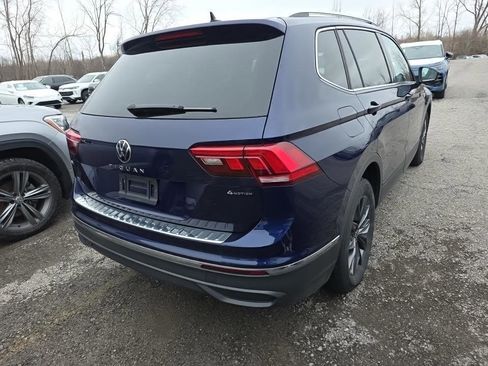 Used 2023 Volkswagen Tiguan SE w/ Panoramic Sunroof Package image 2