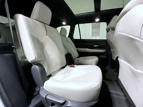 Used 2024 Toyota Grand Highlander AWD Hybrid image 19