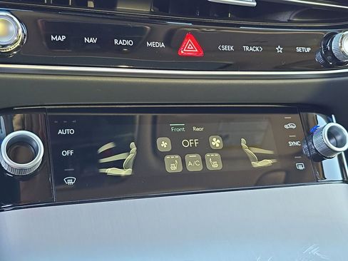 New 2026 Genesis GV70 2.5T Select AWD/4WD image 18