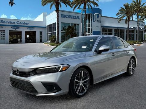 Used 2023 Honda Civic Touring image 4
