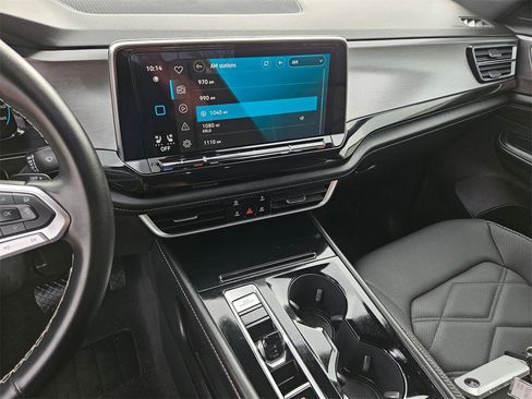 Used 2025 Volkswagen Atlas Cross Sport SE image 20