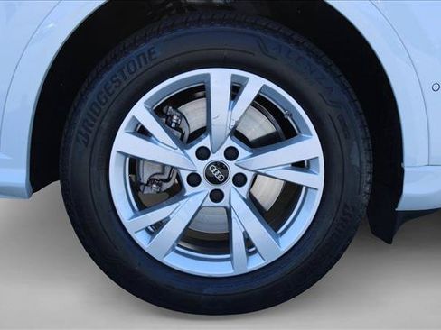 Certified 2025 Audi Q5 Premium w/ Convenience Package AWD/4WD image 12