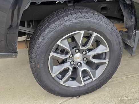 Used 2023 Chevrolet Silverado 1500 LT AWD/4WD image 8