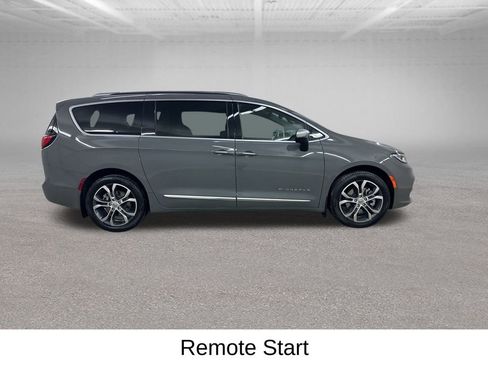 Used 2023 Chrysler Pacifica Pinnacle w/ Trailer Tow Group image 14