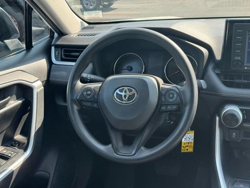 Used 2022 Toyota RAV4 LE w/ Carpet Mat Package (TMS) AWD/4WD image 18