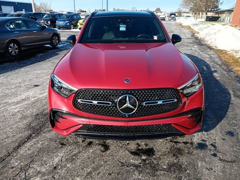 Used 2024 Mercedes-Benz GLC 300 4MATIC image 2