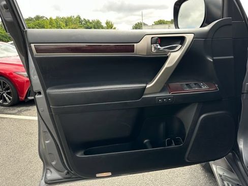 Used 2015 Lexus GX 460 w/ Premium Package AWD/4WD image 9