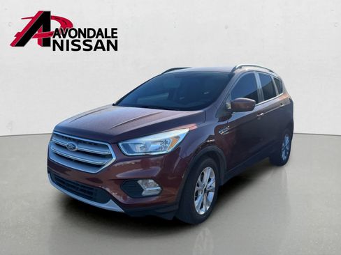 Used 2018 Ford Escape SE FWD image 2