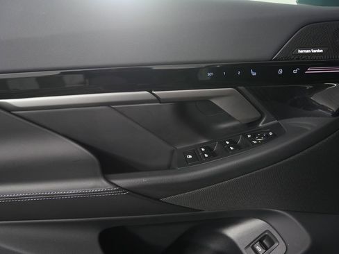 Certified 2025 BMW 530i image 10