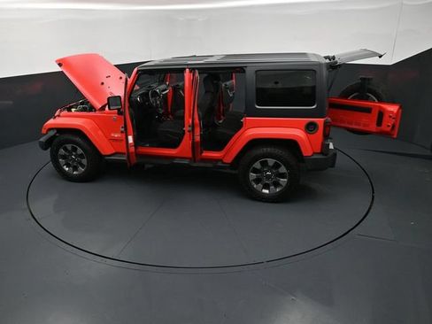 Used 2013 Jeep Wrangler Unlimited Sahara w/ Dual Top Group AWD/4WD image 27