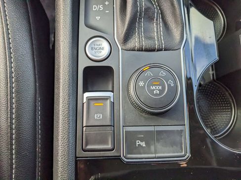 Certified 2022 Volkswagen Atlas SEL R-Line AWD/4WD image 26