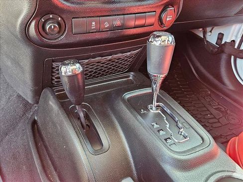 Used 2018 Jeep Wrangler Unlimited Sport AWD/4WD image 10