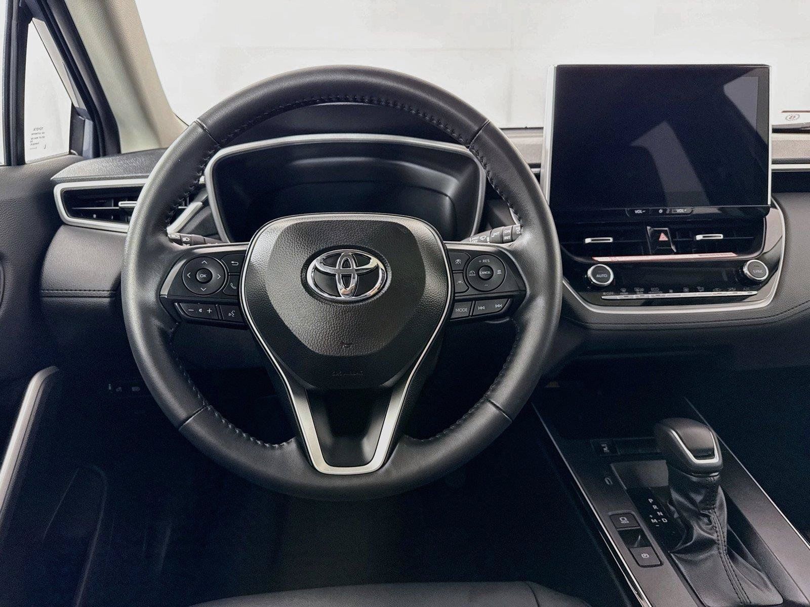 Used 2026 Toyota Corolla Cross XLE w/ Convenience Package FWD image 32