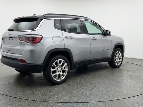 Used 2025 Jeep Compass Limited AWD/4WD image 9