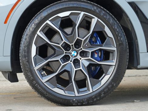 Used 2023 BMW X7 xDrive40i w/ M Sport Package AWD/4WD image 62