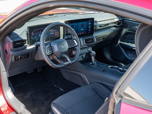 Used 2025 Ford Mustang Coupe RWD image 18