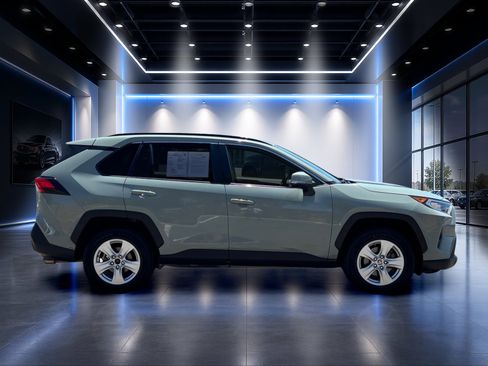 Used 2021 Toyota RAV4 XLE w/ XLE Grade Weather Package AWD/4WD image 3