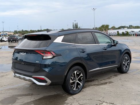 Certified 2024 Kia Sportage EX w/ EX Premium Package AWD/4WD image 8