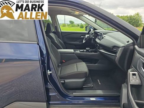 Used 2025 Nissan Rogue SV FWD image 27
