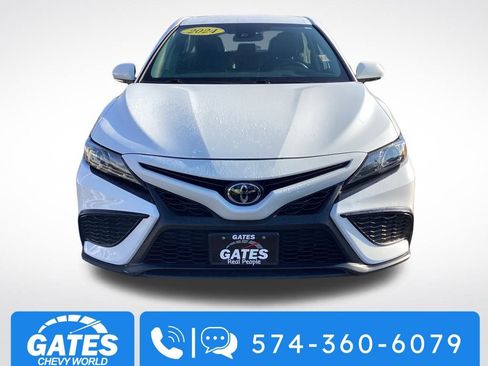 Used 2024 Toyota Camry SE image 2