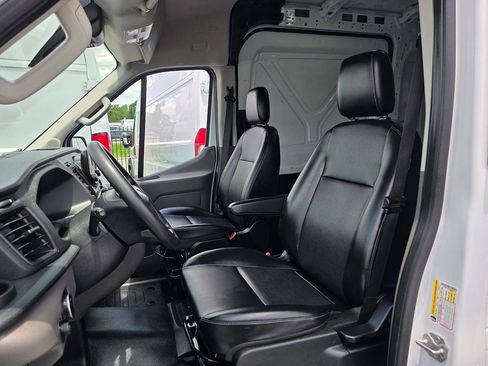 Used 2025 Ford Transit 250 148 Medium Roof RWD image 10