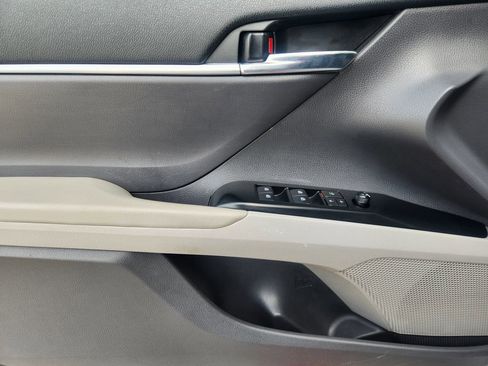 Used 2019 Toyota Camry LE image 20