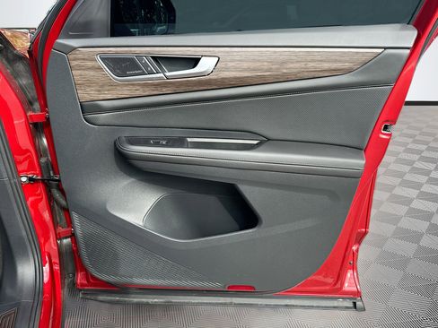 Used 2024 Volkswagen Atlas SEL Premium R-Line image 37