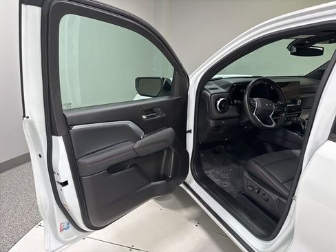 Used 2023 Chevrolet Colorado Z71 w/ Z71 Convenience Package 2 image 8