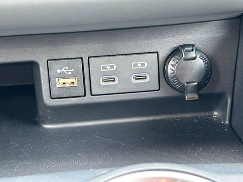 Certified 2025 Toyota Highlander XLE FWD image 32