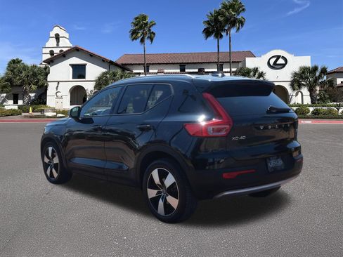 Used 2019 Volvo XC40 T5 Momentum image 4