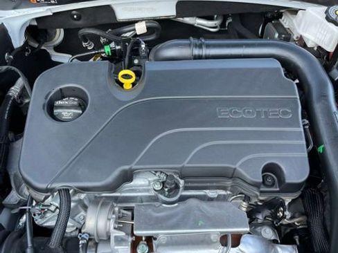 Used 2023 GMC Terrain AT4 image 29