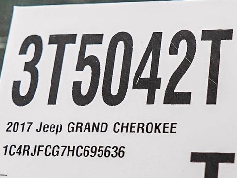 Used 2017 Jeep Grand Cherokee Overland AWD/4WD image 31