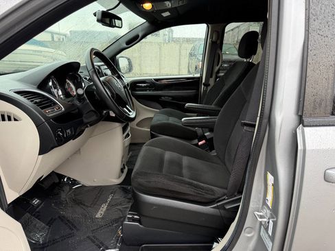 Used 2016 Dodge Grand Caravan SE image 14
