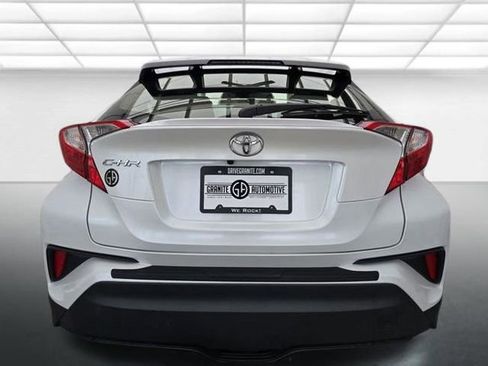 Used 2022 Toyota C-HR XLE image 4