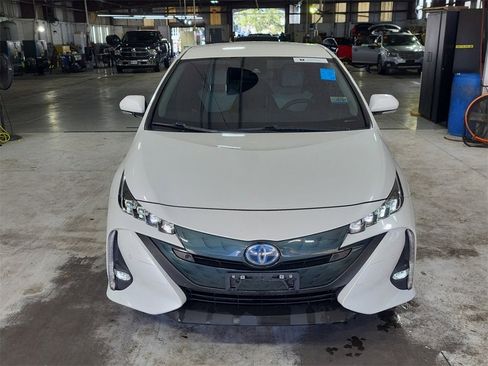 Used 2017 Toyota Prius Prime Advanced image 2
