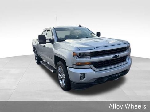 Used 2019 Chevrolet Silverado 1500 Custom w/ Custom Convenience Package image 3