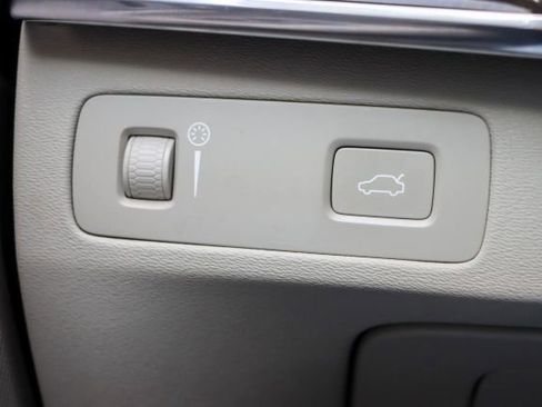 Used 2018 Volvo XC90 T6 Momentum w/ Convenience Package image 36