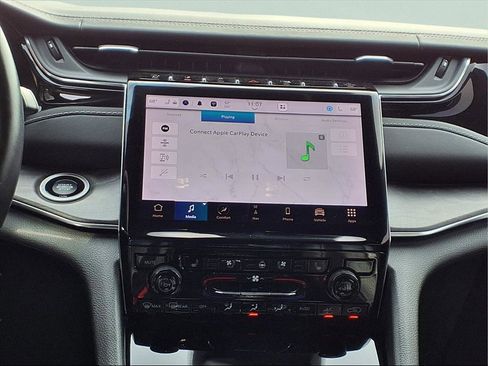 Used 2023 Jeep Grand Cherokee L Overland w/ Advanced Protech Group III image 15