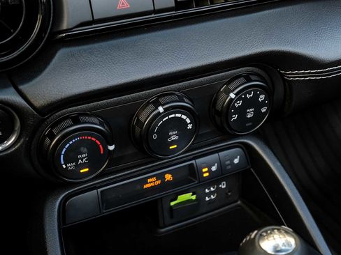 Used 2020 MAZDA MX-5 Miata Club image 28