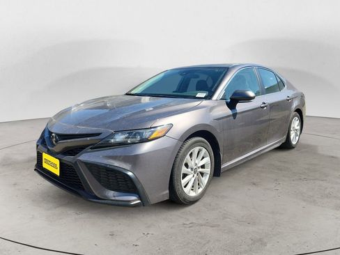 Used 2022 Toyota Camry SE FWD image 1