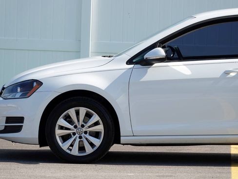 Used 2015 Volkswagen Golf TDI S FWD image 9