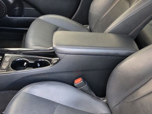 Used 2019 Toyota Prius XLE image 7