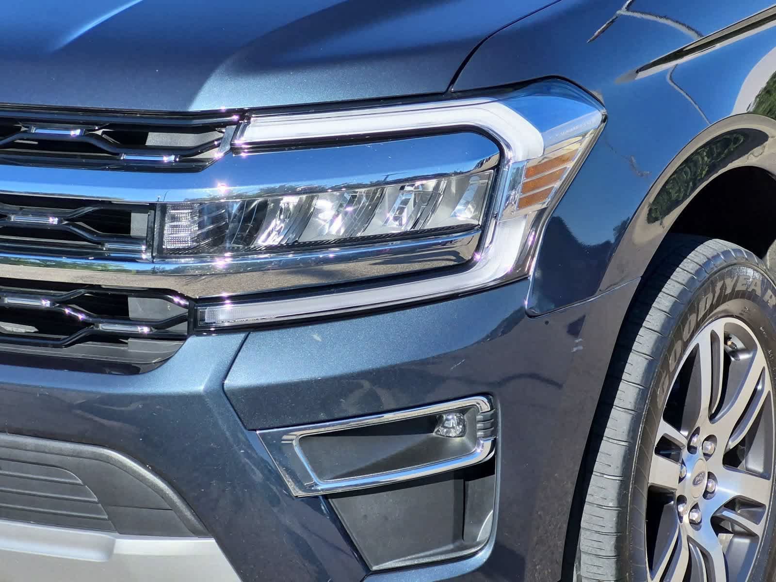 Used 2023 Ford Expedition Limited AWD/4WD image 11