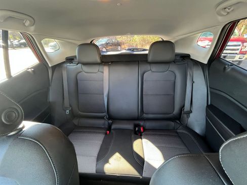 Used 2025 Chevrolet Trax LT image 32