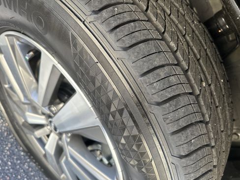 Used 2025 Nissan Pathfinder SL image 7