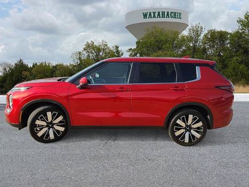 Used 2025 Mitsubishi Outlander SE AWD/4WD image 3