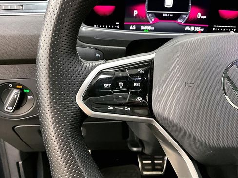 Used 2022 Volkswagen Tiguan SE R-Line image 20