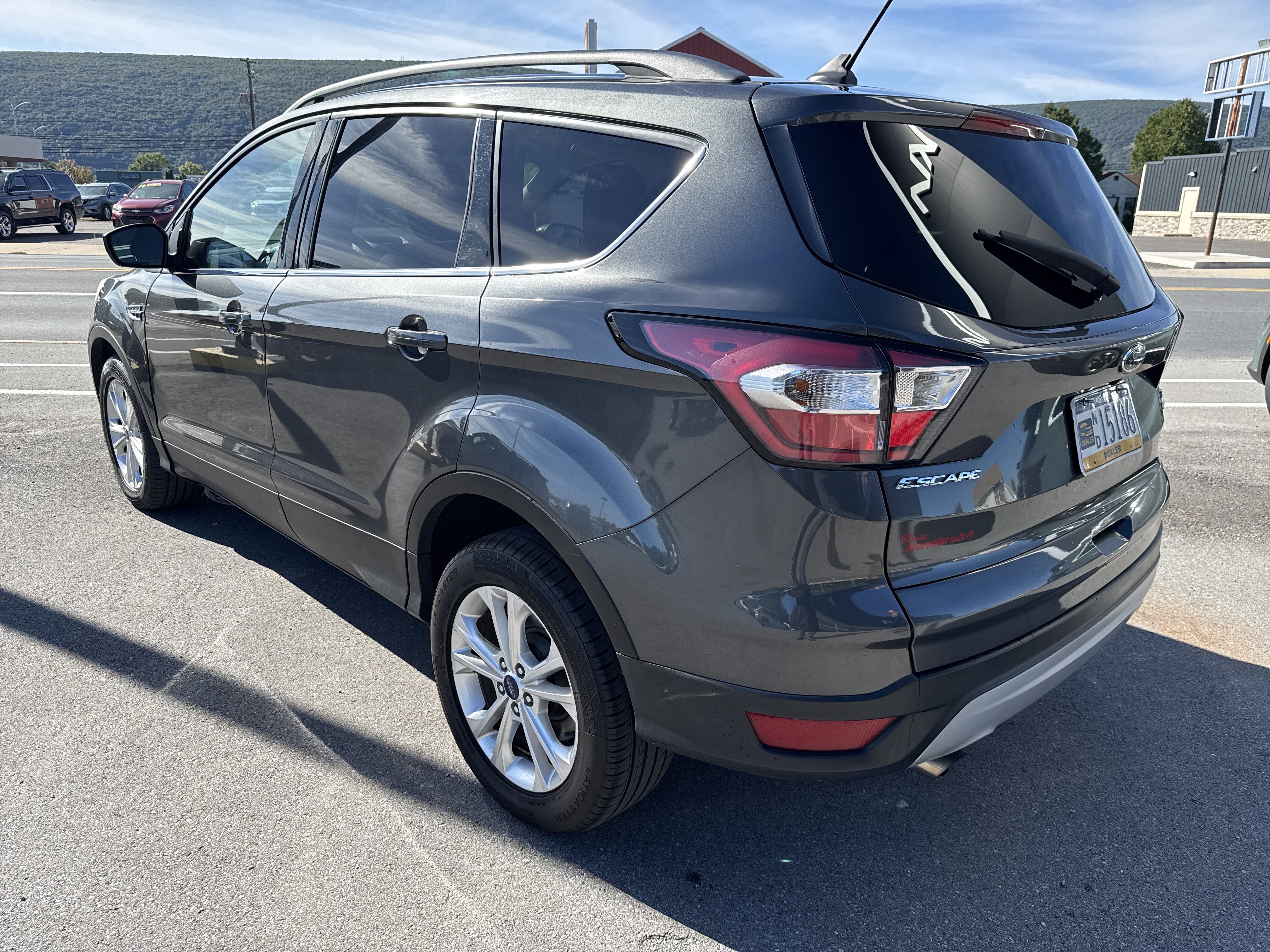 Used 2018 Ford Escape SE w/ Ford Safe & Smart Package AWD/4WD image 6