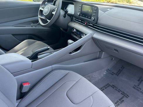 Certified 2025 Hyundai Elantra Sport FWD image 18