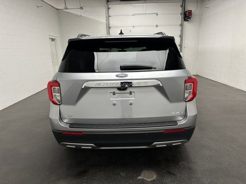 Used 2023 Ford Explorer XLT w/ Equipment Group 202A AWD/4WD image 8